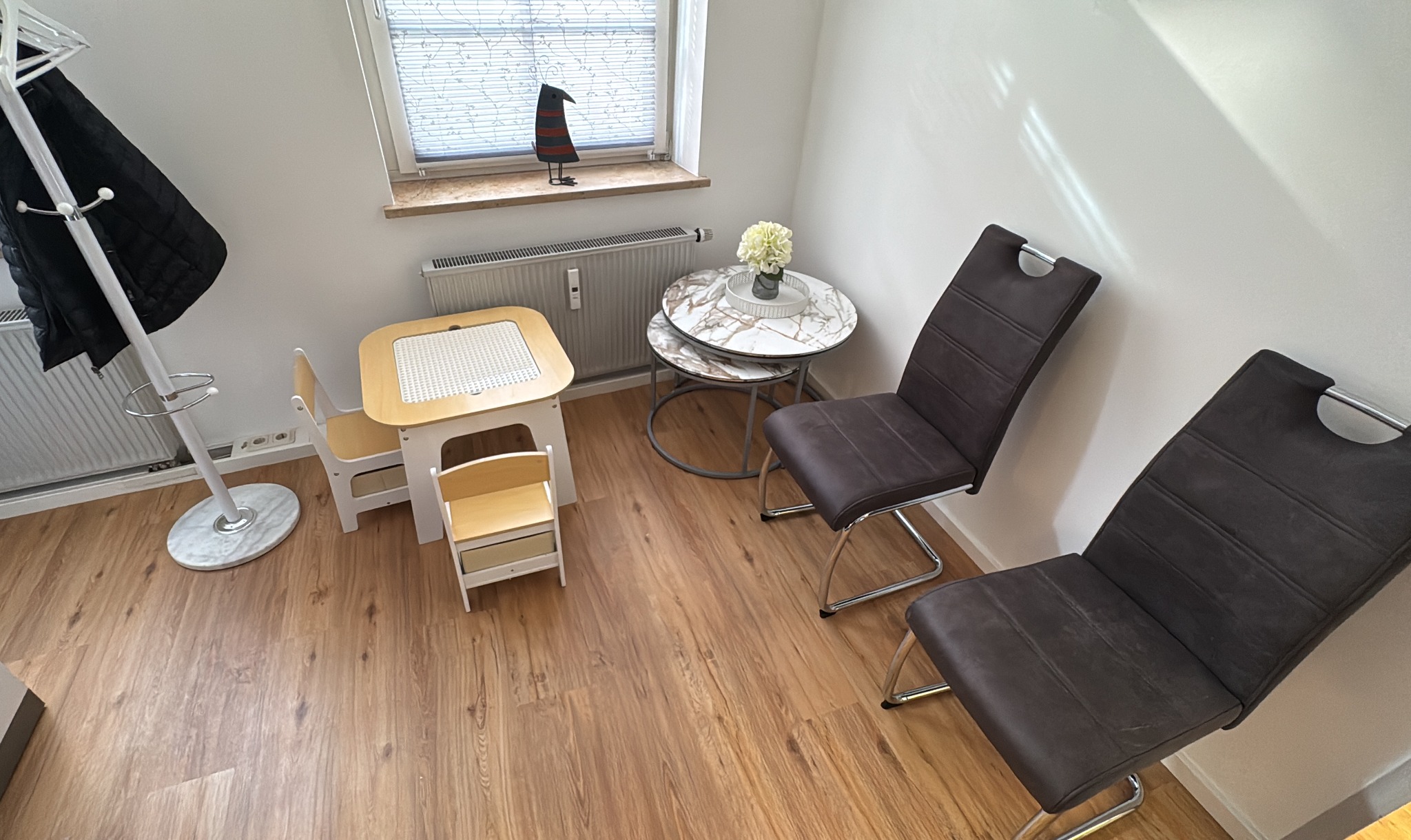 Ruhiger Wartebereich der Physiotherapie Schneider in Memmingen
